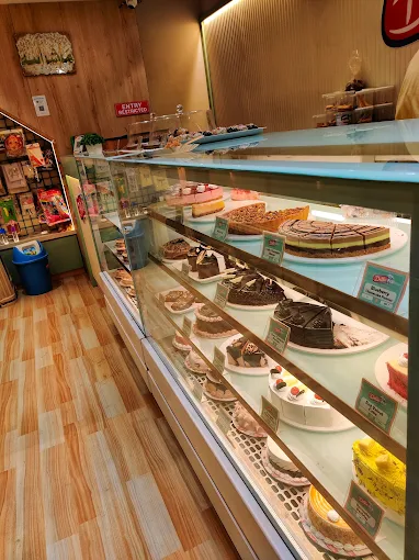 Delfin branch interior and ambience