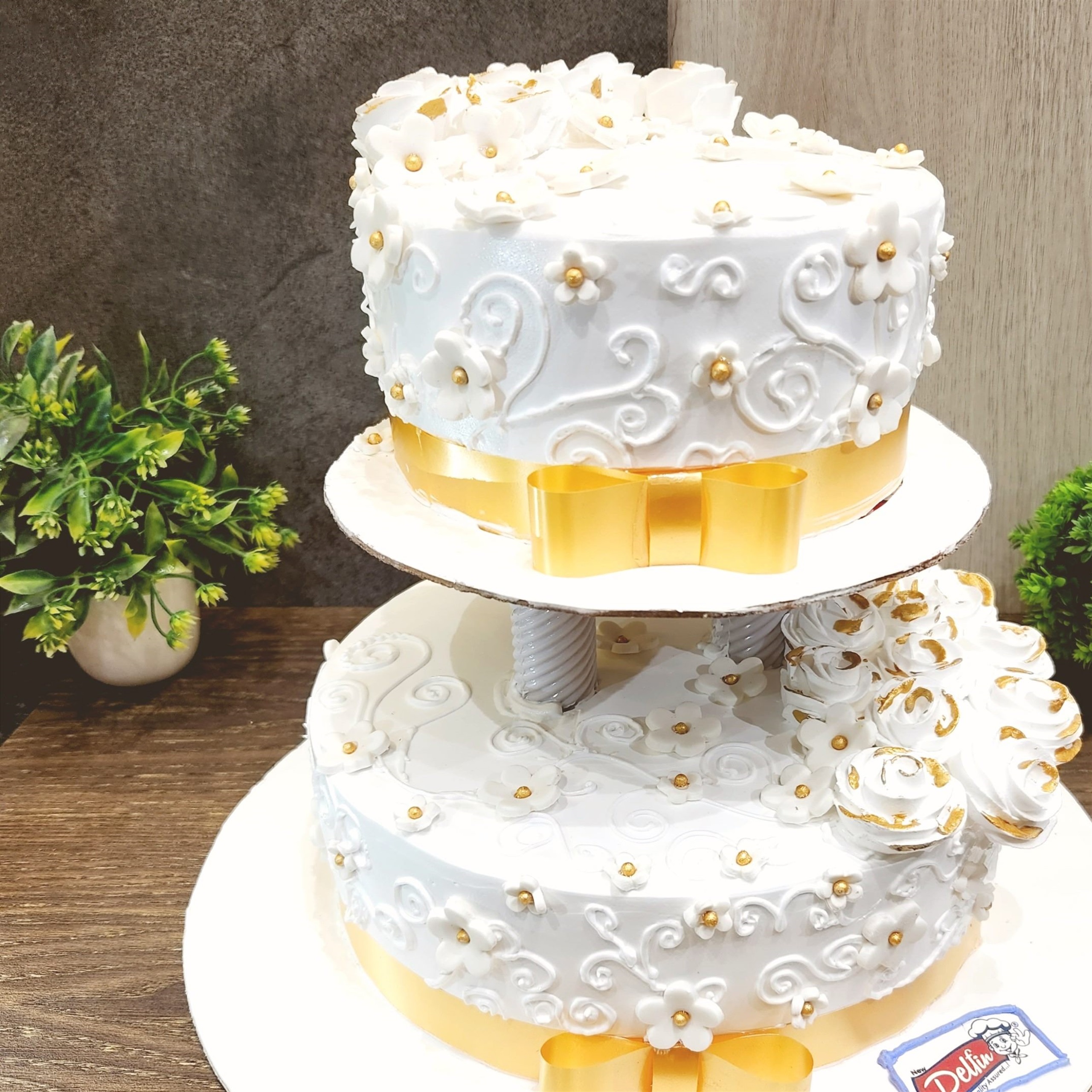 Delfin Instagram celebration cake